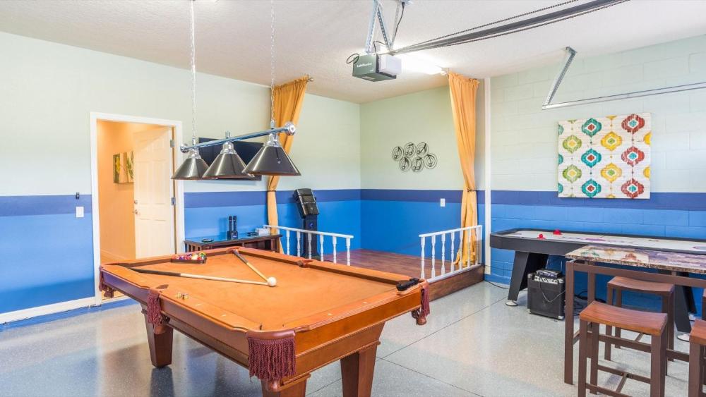 Seven-Bedroom House interior